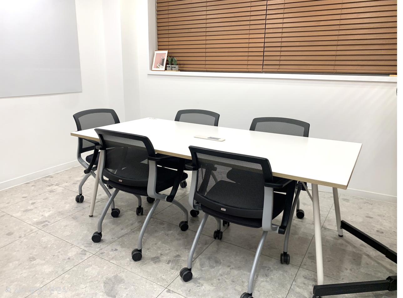 강남 마인드키 심리상담센터 상담실 A 내부 — 프라이빗 1:1 심리상담·코칭 공간 (사진 1/3)